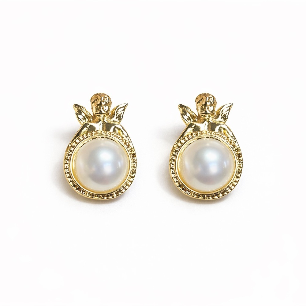 Minimalist Gold Pearl Earrings